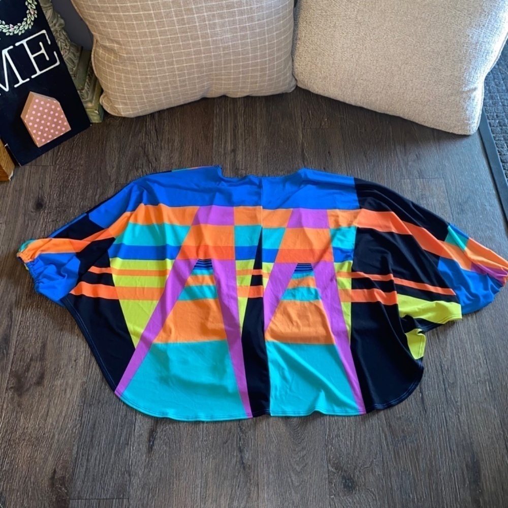 Annalee and Hope size medium vibrant top - Picture 8 of 9
